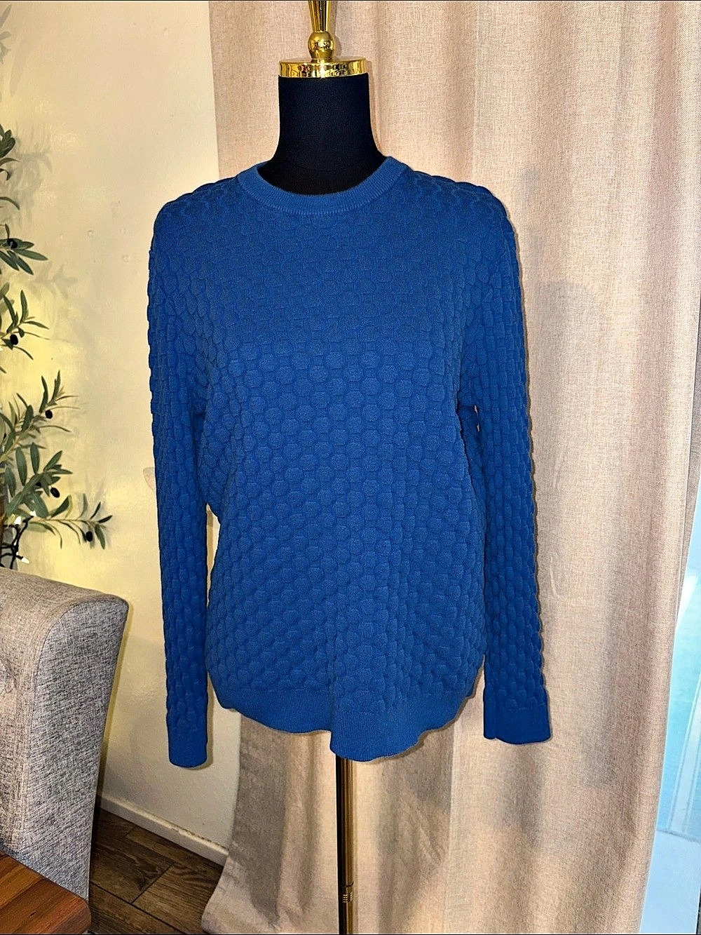 H&M Medium Textured Crewneck Sweater in Blue Size Medium